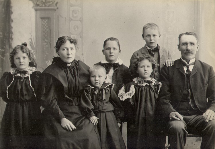 Familie Bode (seine Frau Katharina Louise Huse aus Helmsdorf).jpg