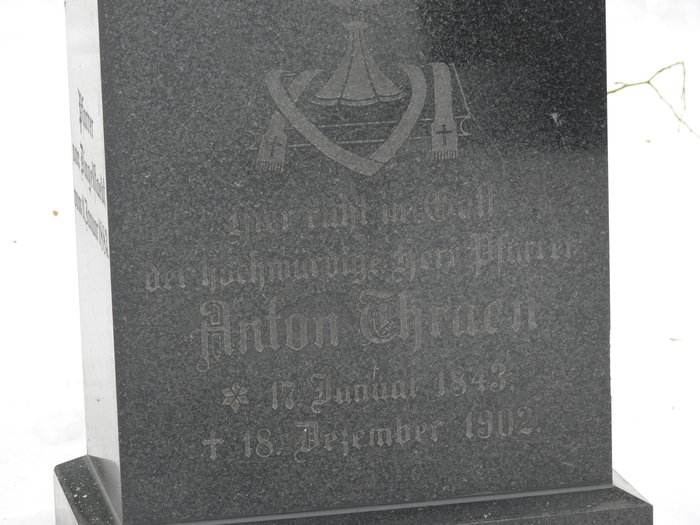 Thraen 003.jpg (2.9 MiB) 26328 mal betrachtet Grabstein von Anton Thraen